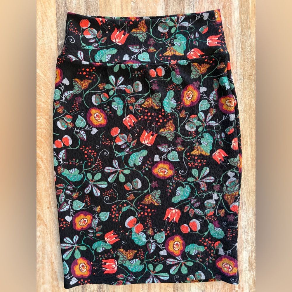 LuLaRoe Cassie Pencil Skirt with Black / Teal / Coral Floral Design,‎ Size Small